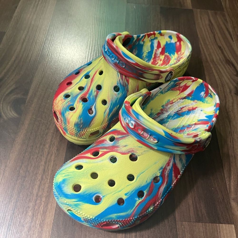 Marble Crocs M/4 W/6